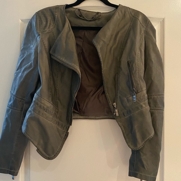 “Rockie” Olive Green Faux Leather Jacket. Excellent Fit. Size M. Like New. - Picture 6 of 11